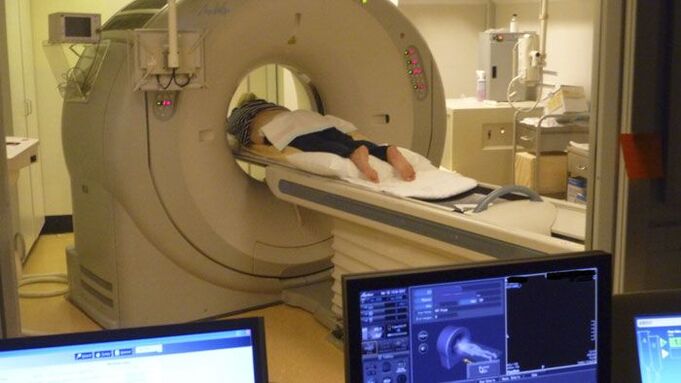 MRI da coluna vertebral para diagnosticar a dor nas costas